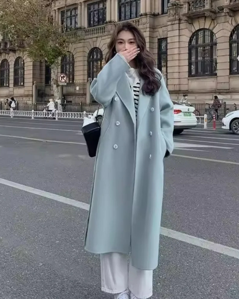 Sobretudo Femenino con Corte Recto y Solapa Elegante Nadia