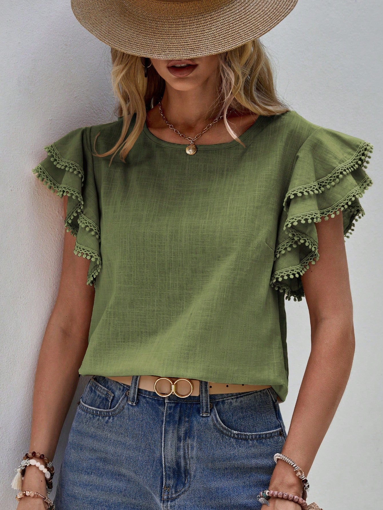 Camisa Femenina de Manga Corta con Volantes