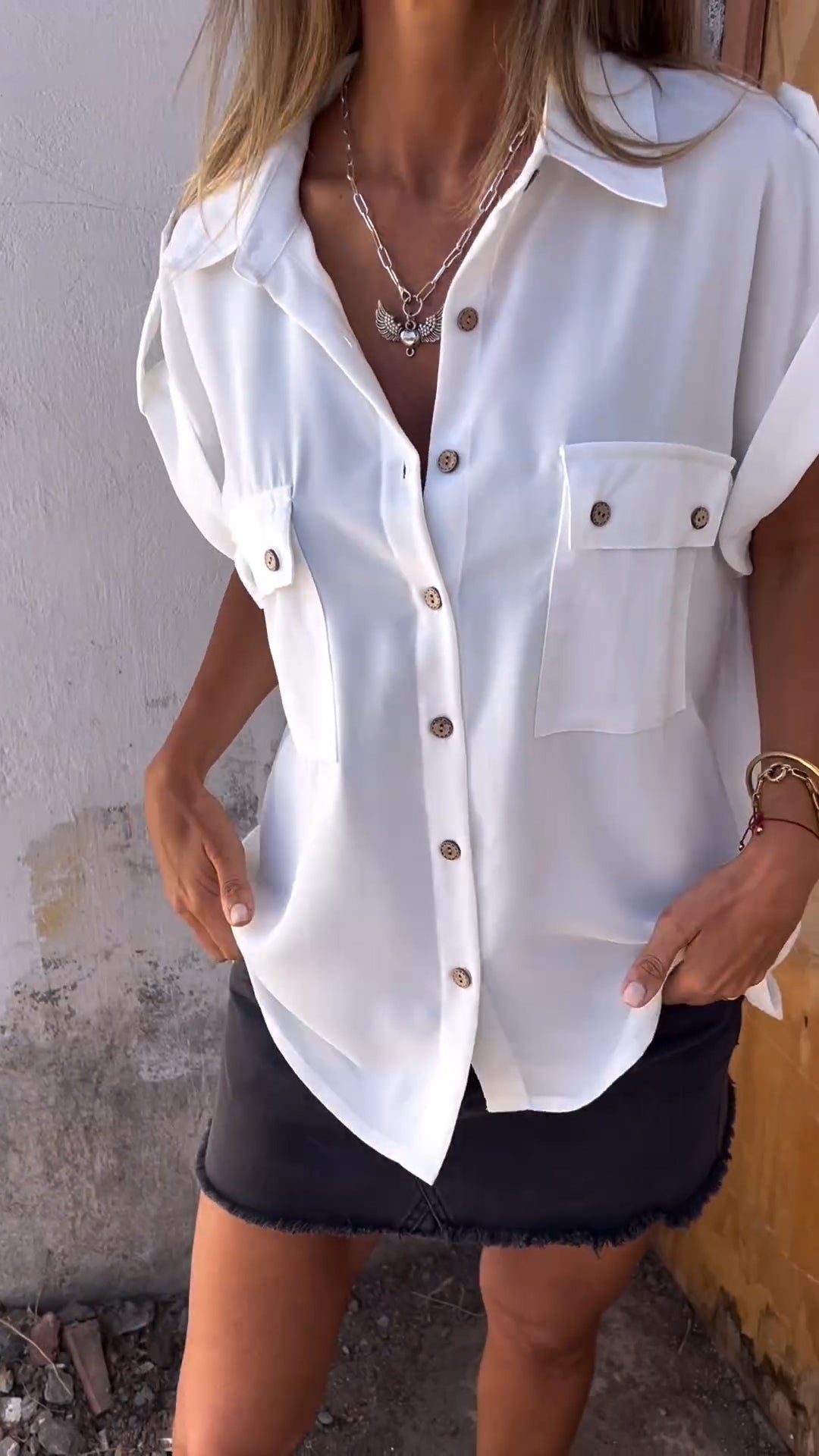 Camisa casual sem ombros com lapela