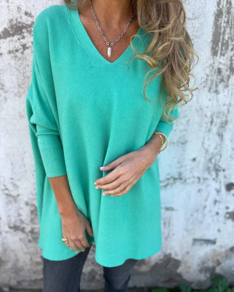 Blusa Femenina Oversized con Escote en V de Tejido Ligero Júlia