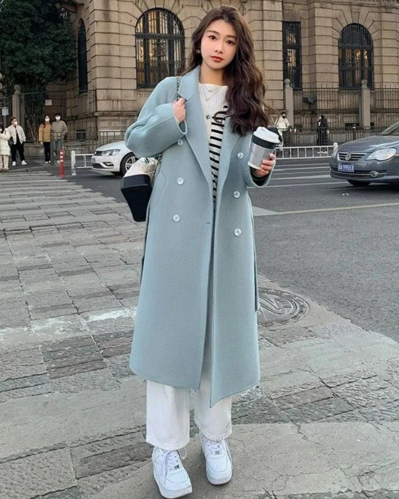 Sobretudo Femenino con Corte Recto y Solapa Elegante Nadia
