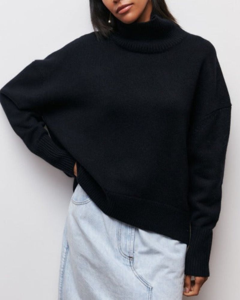 Blusa Femenina Oversized con Cuello Alto Sabrina