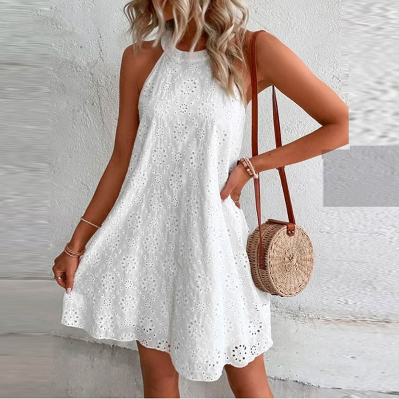 Vestido Femenino Corto en Laise Cuello Redondo
