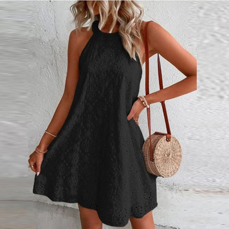 Vestido Femenino Corto en Laise Cuello Redondo