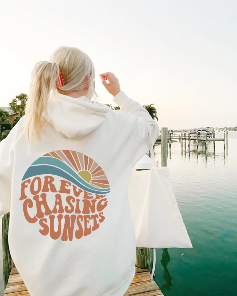 Sudadera Femenina con Capucha 'Forever Chasing Sunsets' Nina