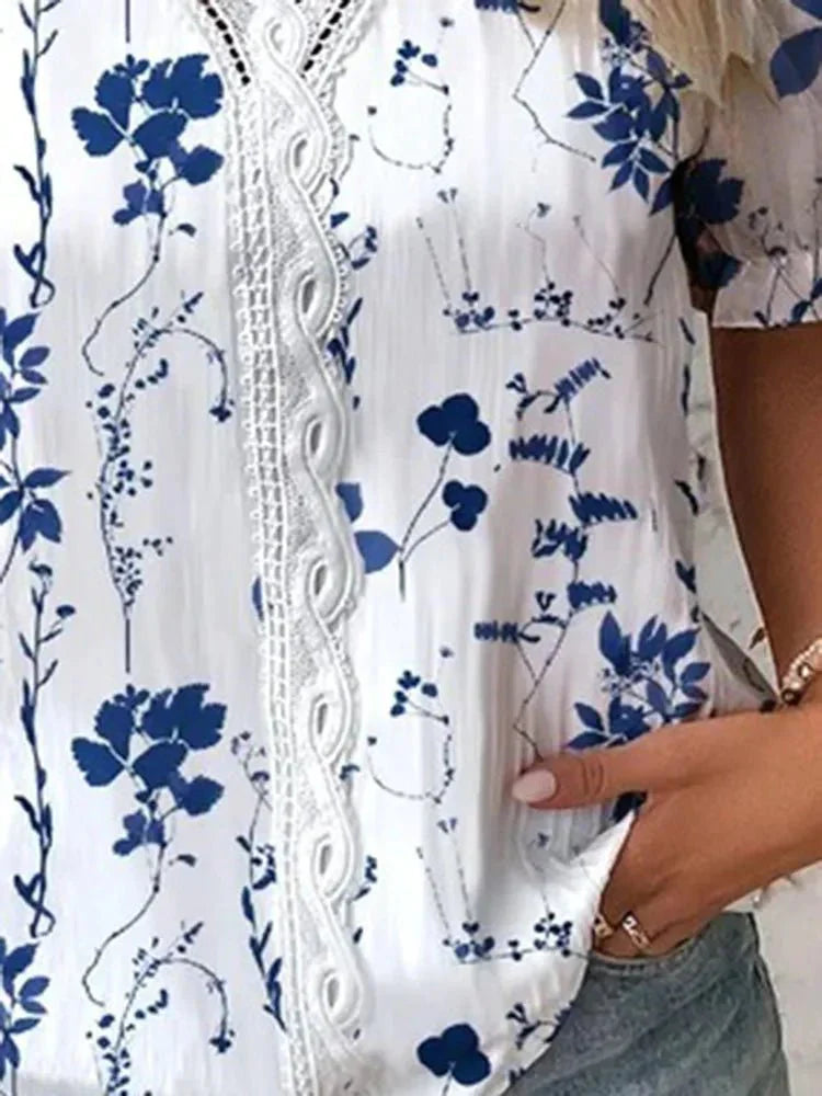 Blusa Femenina Floral con Manga Corta y Detalle en Encaje