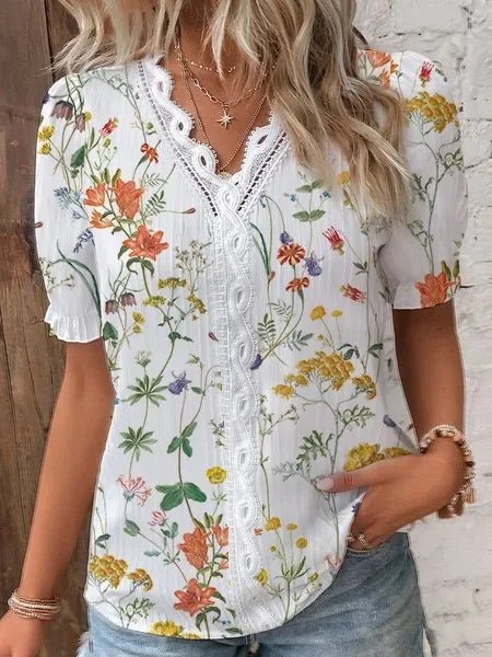 Blusa Femenina Floral con Manga Corta y Detalle en Encaje