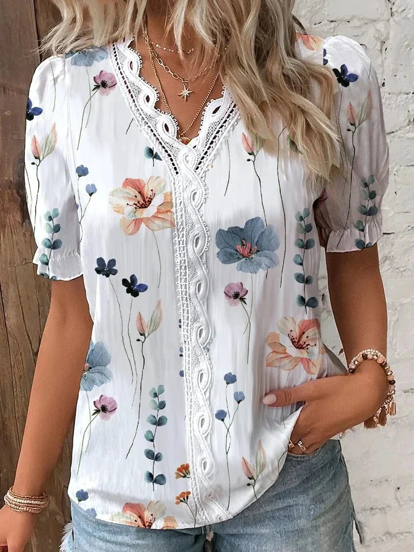 Blusa Femenina Floral con Manga Corta y Detalle en Encaje