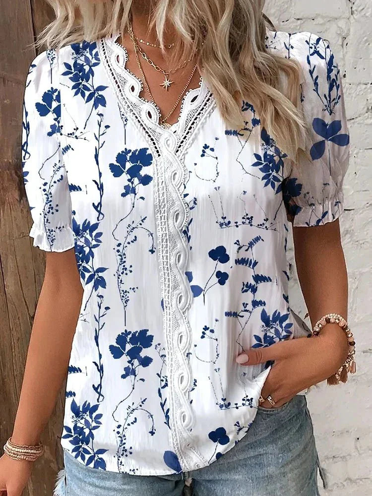 Blusa Femenina Floral con Manga Corta y Detalle en Encaje