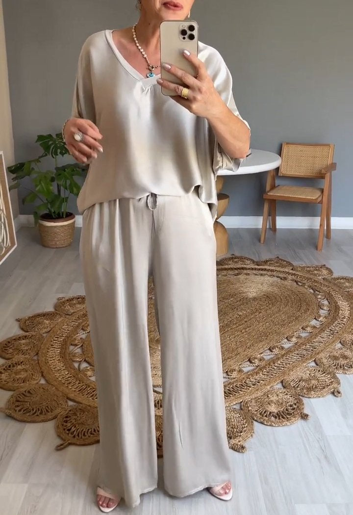 Conjunto de Cetim con Escote en V de Dos Piezas