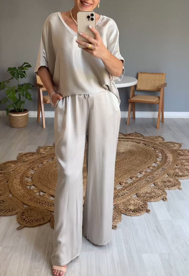 Conjunto de Cetim con Escote en V de Dos Piezas