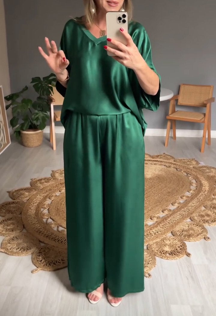 Conjunto de Cetim con Escote en V de Dos Piezas