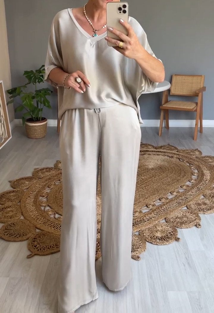 Conjunto de Cetim con Escote en V de Dos Piezas