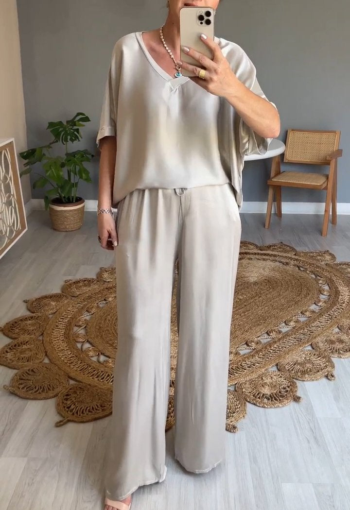 Conjunto de Cetim con Escote en V de Dos Piezas