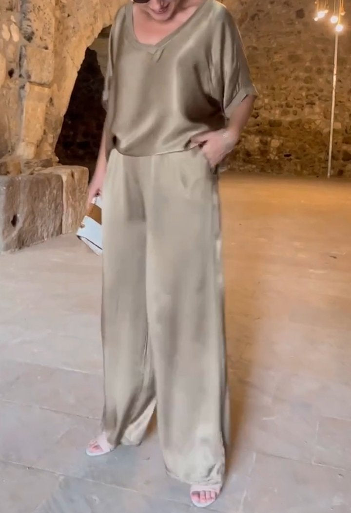Conjunto de Cetim con Escote en V de Dos Piezas