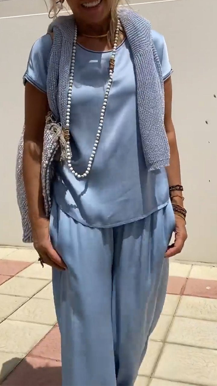 Conjunto de Dos Piezas de Satén con Cuello Redondo y Manga Corta