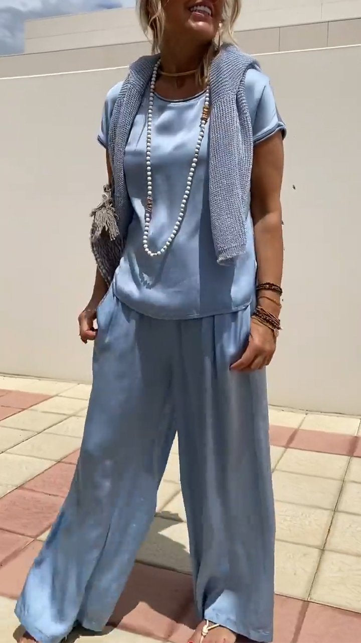 Conjunto de Dos Piezas de Satén con Cuello Redondo y Manga Corta