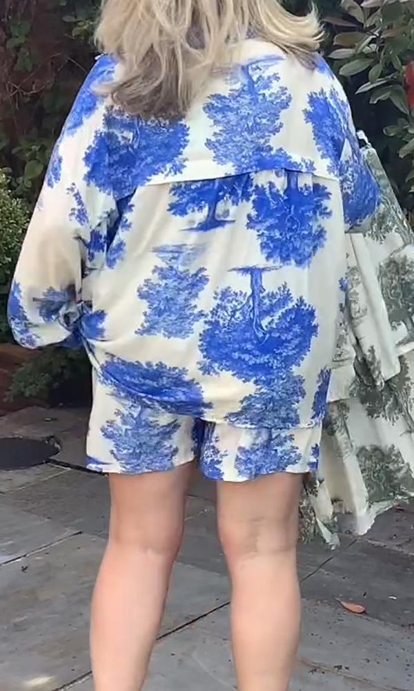 Conjunto de Dos Piezas con Camisa Estampada y Shorts Casuales