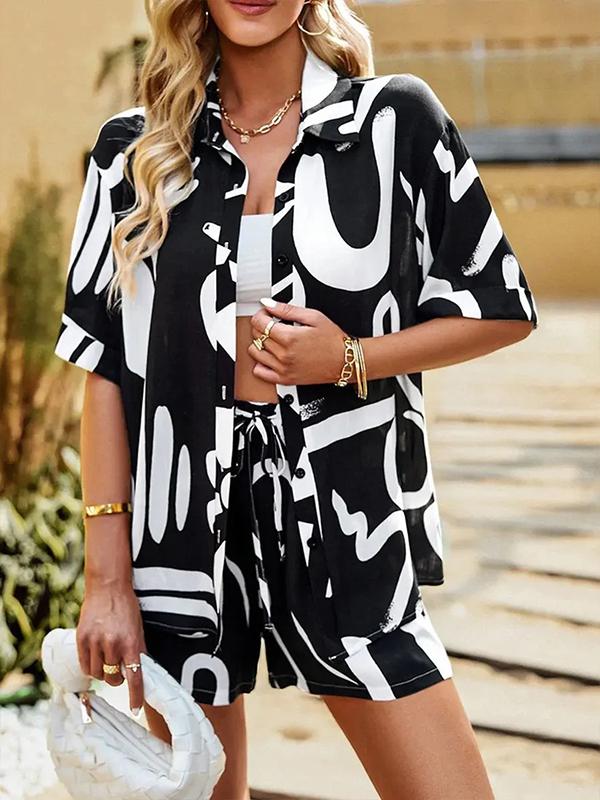 Conjunto de Dos Piezas con Camisa Suelta Estampada y Shorts