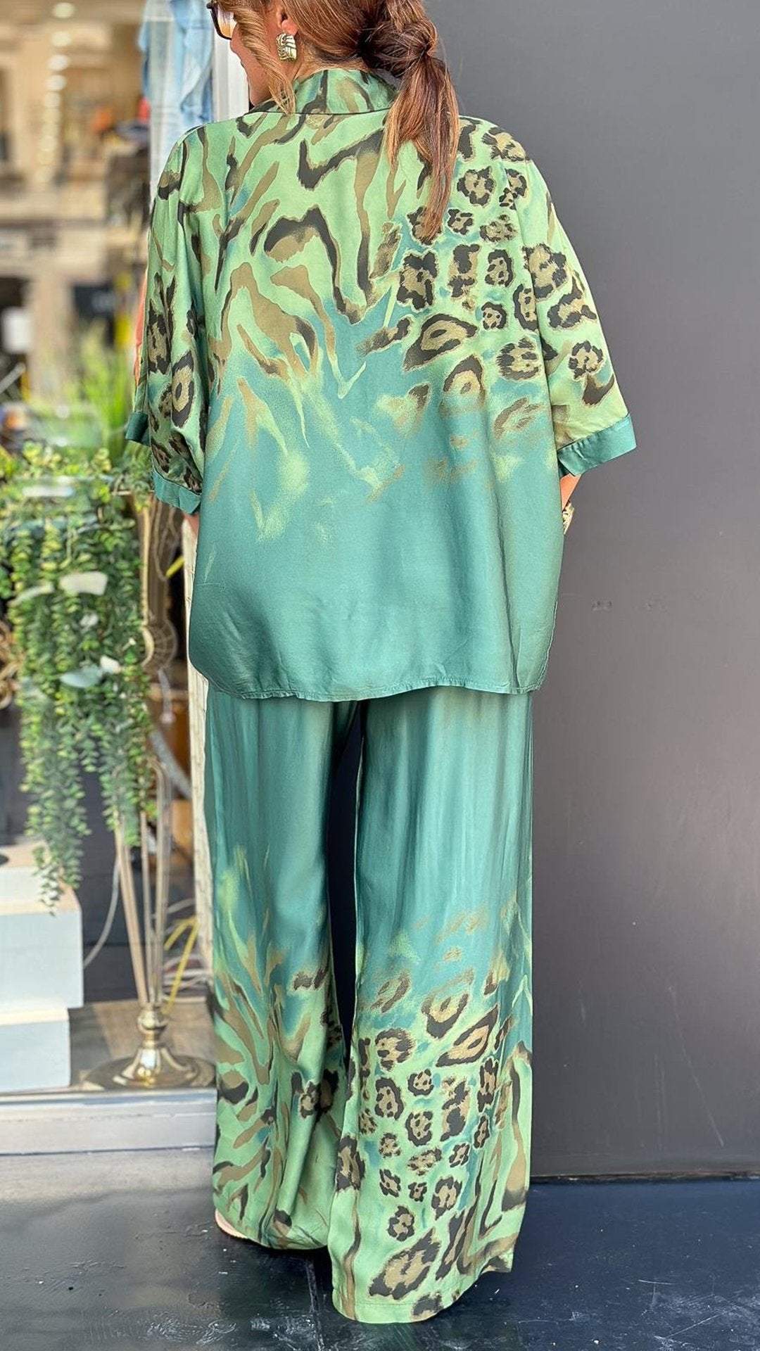 Conjunto Femenino Casual con Solapa y Estampado de Leopardo Gradiente