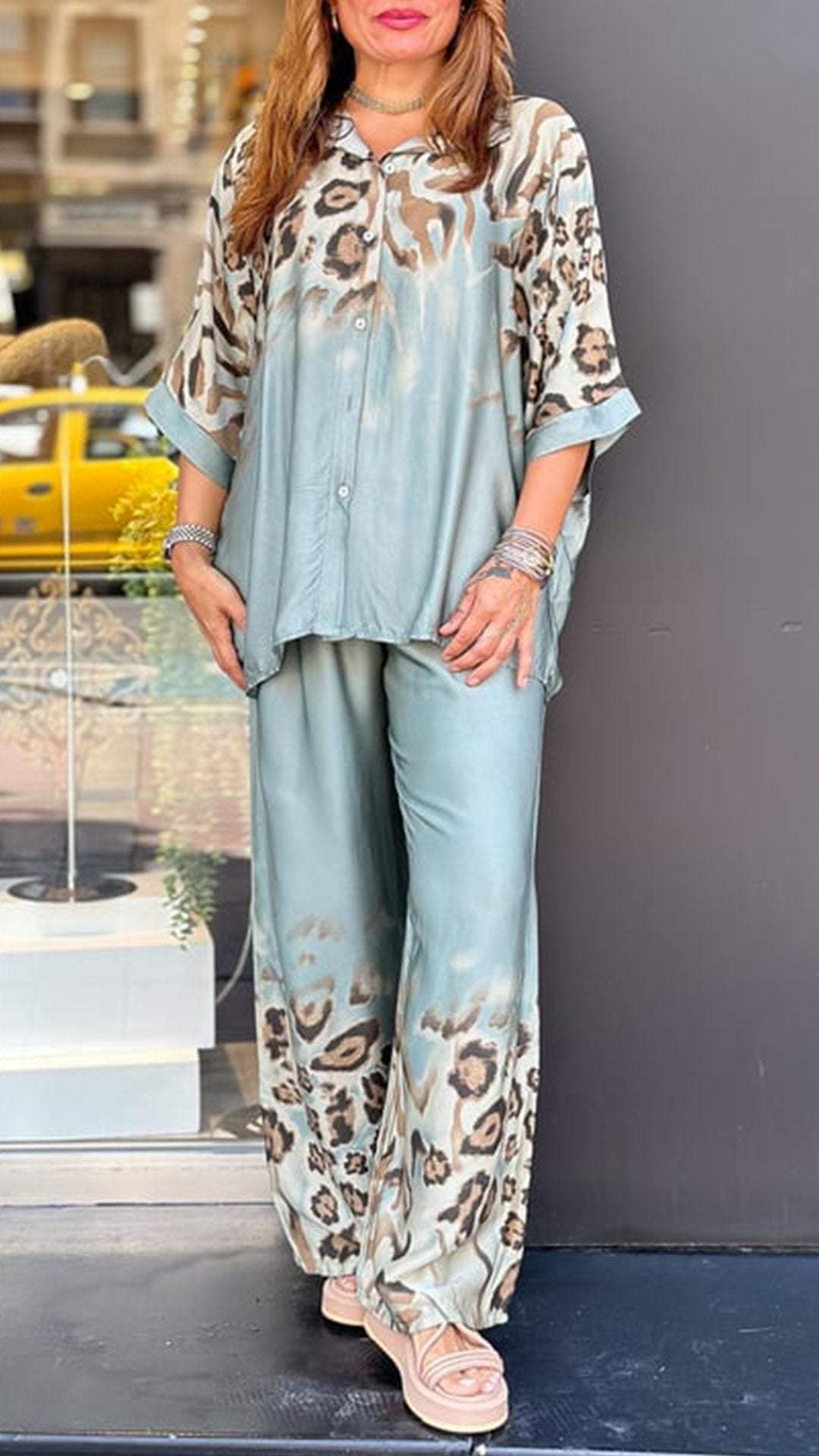 Conjunto Femenino Casual con Solapa y Estampado de Leopardo Gradiente