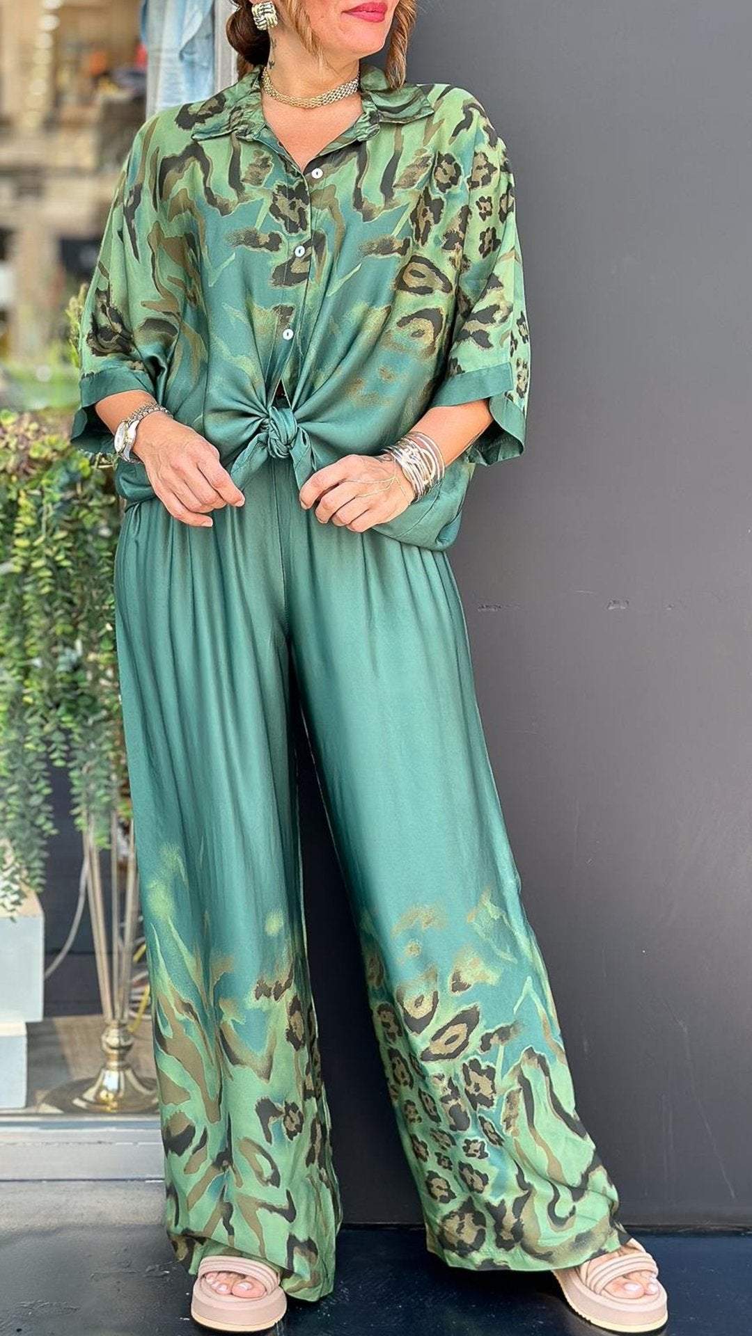 Conjunto Femenino Casual con Solapa y Estampado de Leopardo Gradiente