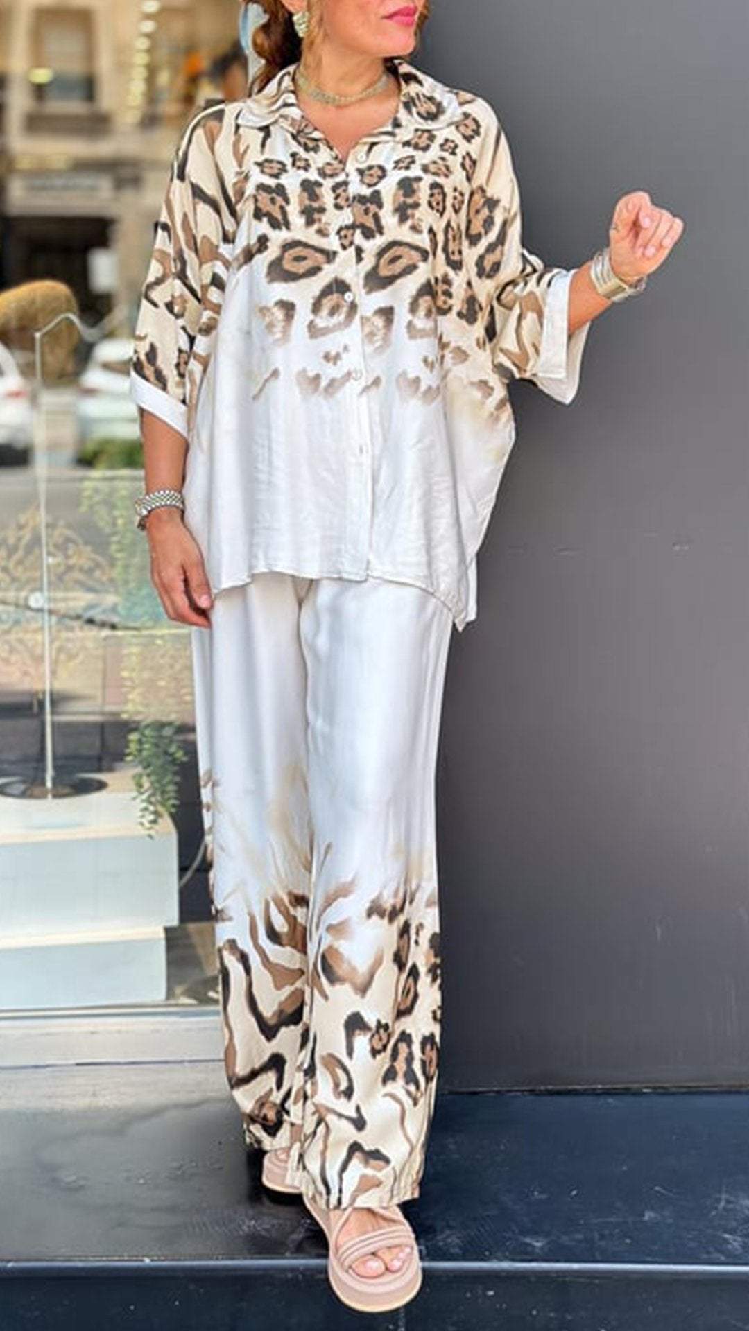 Conjunto Femenino Casual con Solapa y Estampado de Leopardo Gradiente