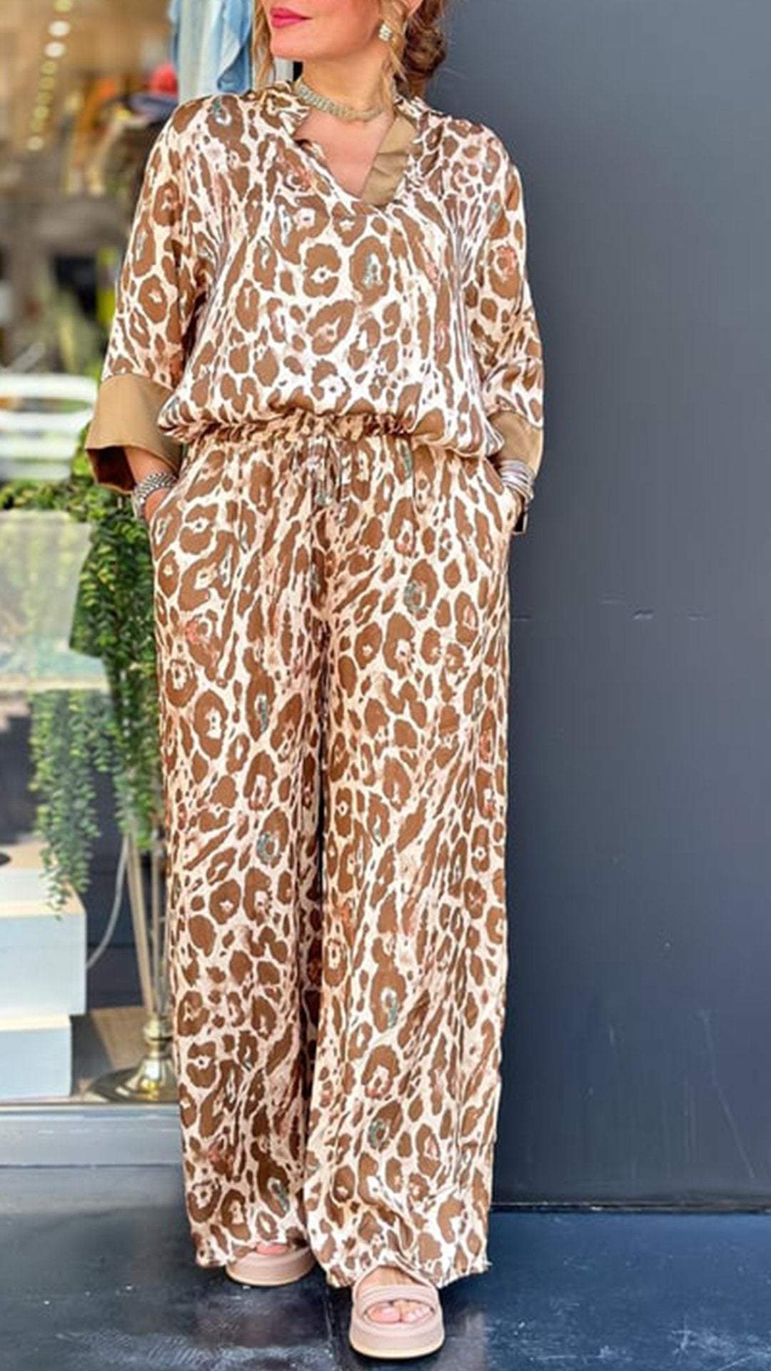 Conjunto Femenino Casual con Solapa y Manga Media con Estampado de Leopardo