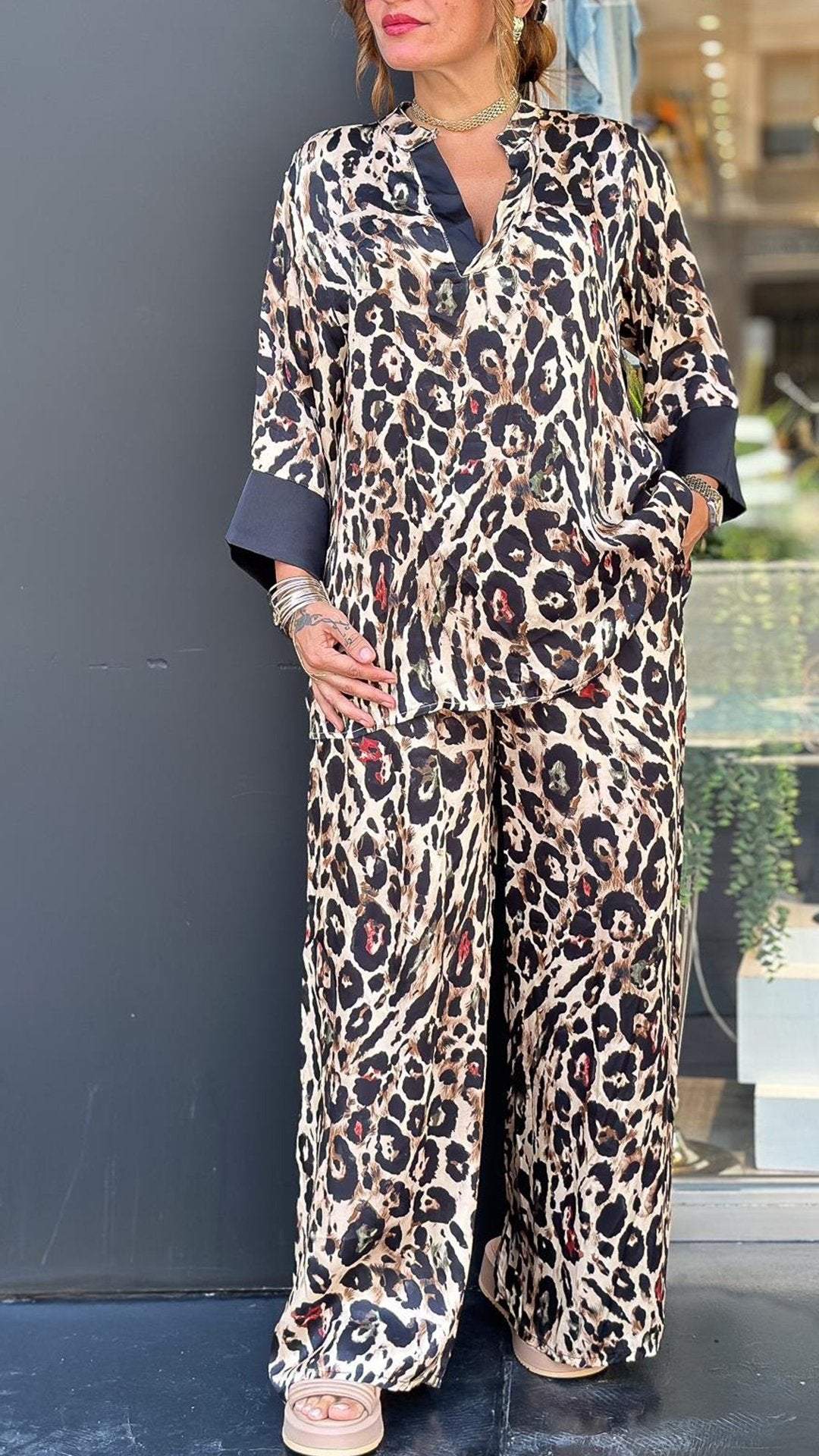 Conjunto Femenino Casual con Solapa y Manga Media con Estampado de Leopardo