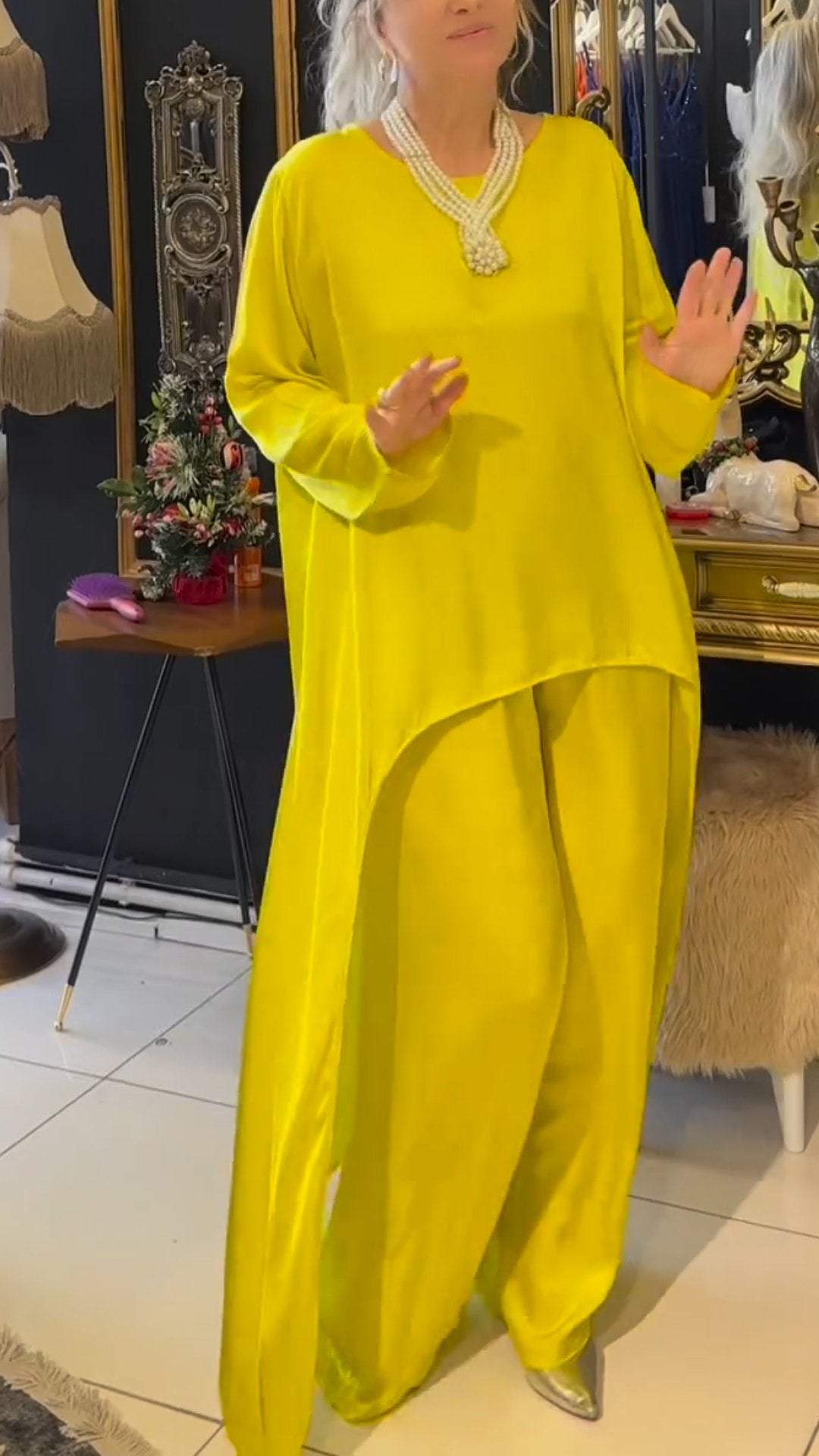 Conjunto Femenino Casual de Color Sólido con Frente Corto y Espaldas Largas