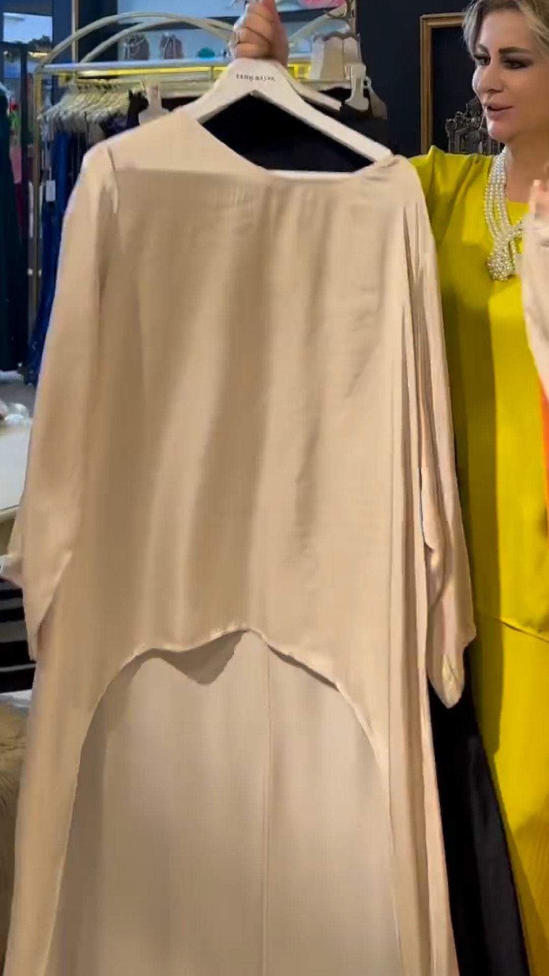 Conjunto Femenino Casual de Color Sólido con Frente Corto y Espaldas Largas