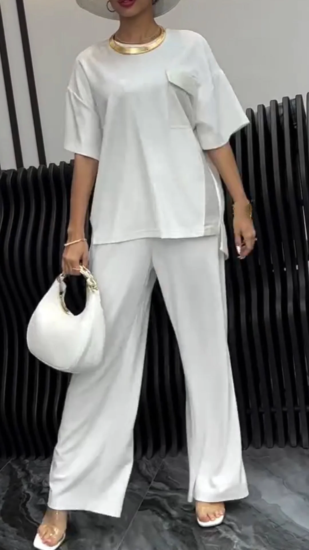 Conjunto Femenino de Manga Corta con Cuello Redondo
