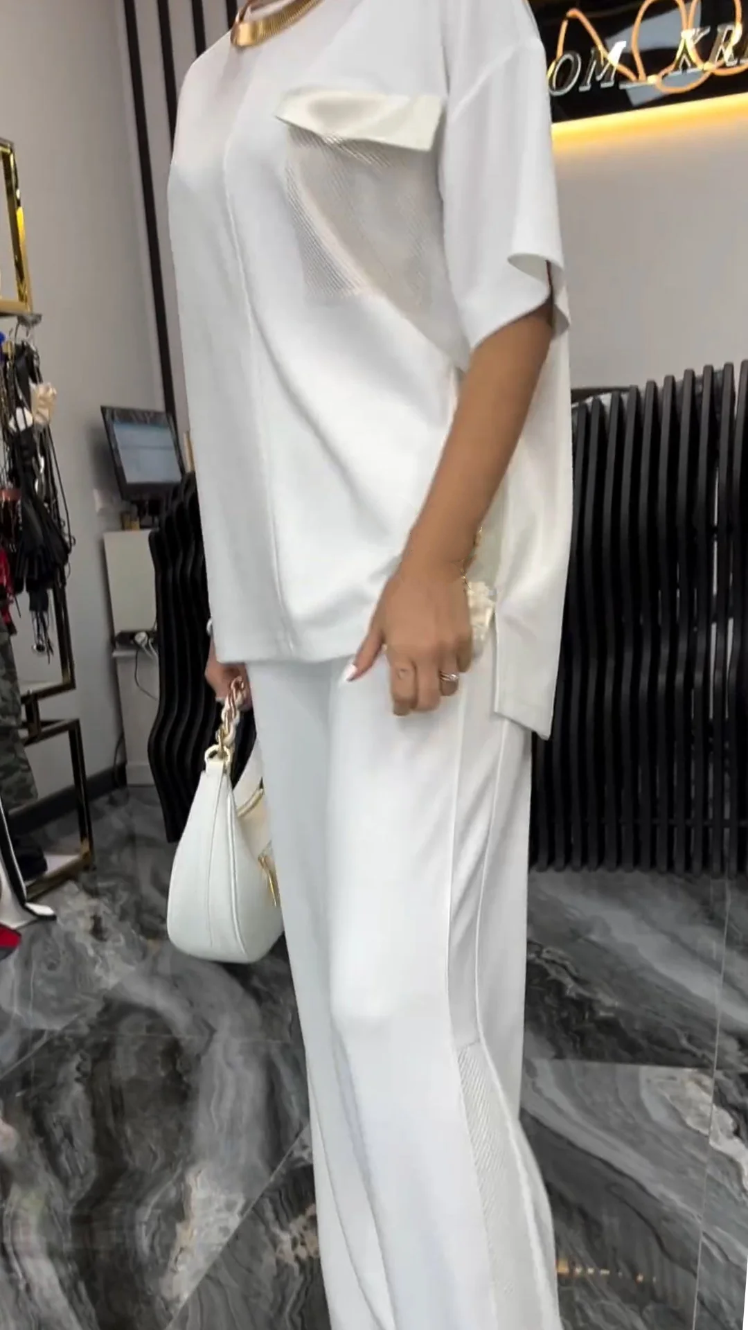 Conjunto Femenino de Manga Corta con Cuello Redondo