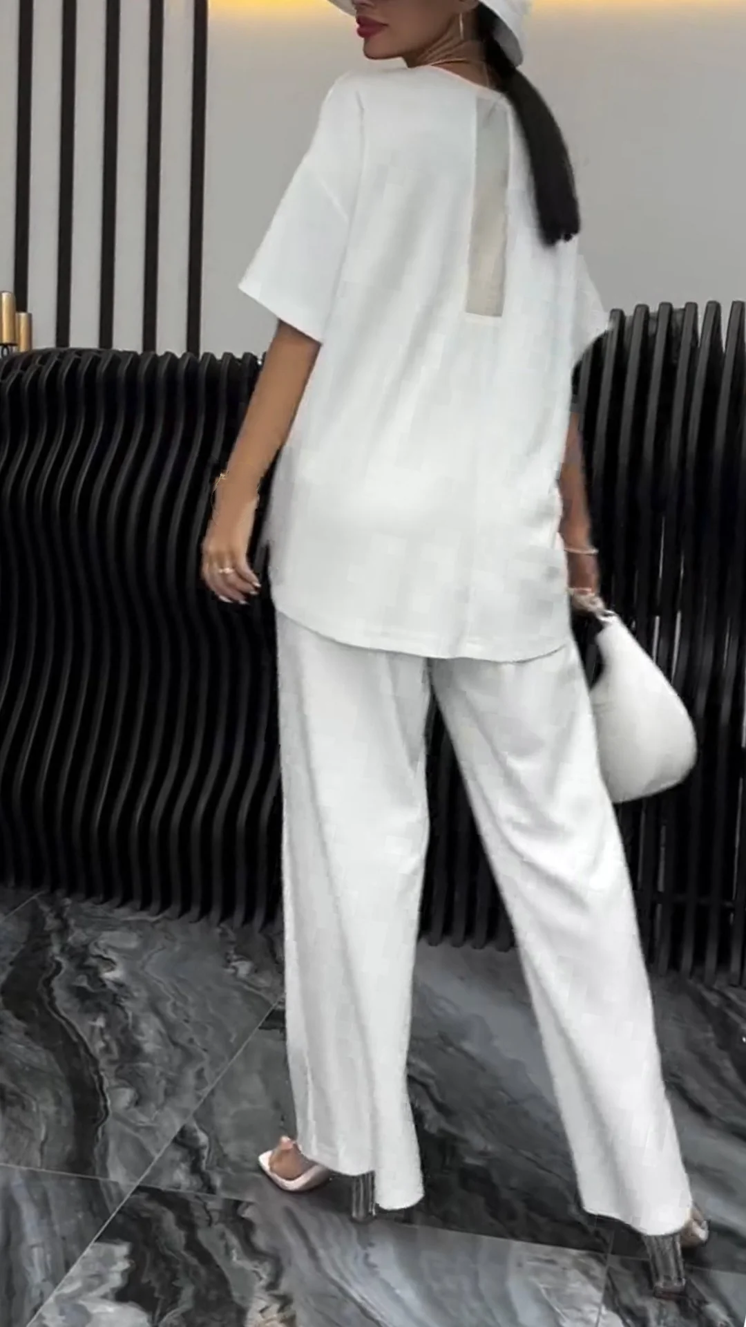 Conjunto Femenino de Manga Corta con Cuello Redondo
