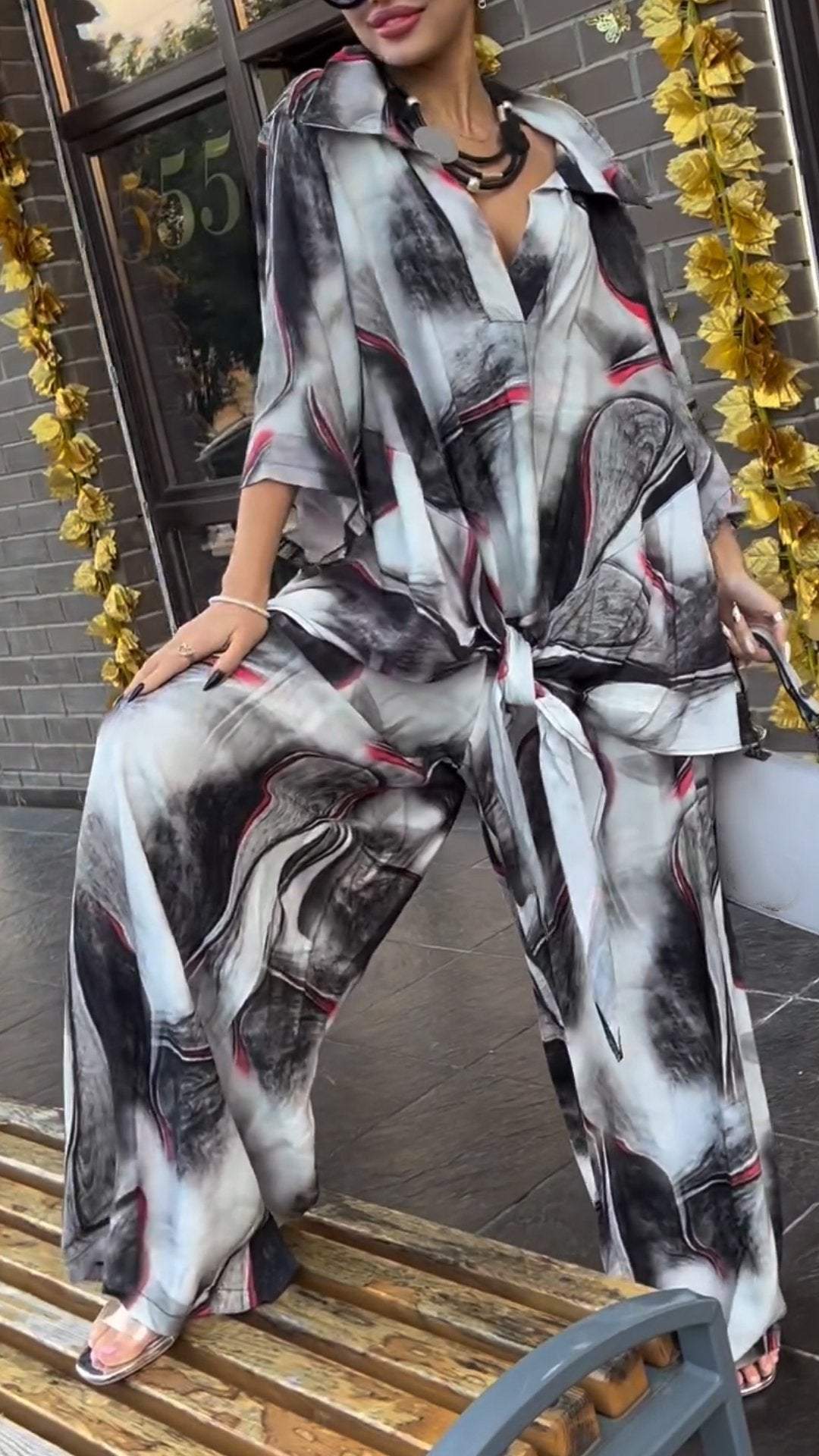 Conjunto Femenino de Manga Larga con Estampado de Tinta y Escote en V