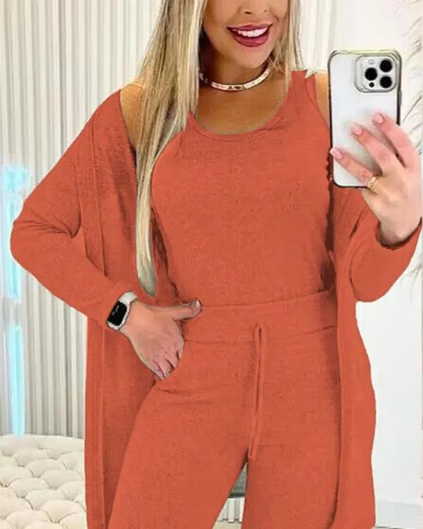 Conjunto Femenino de Regata con Cuello Redondo y Pantalón con Cordón y Chaqueta
