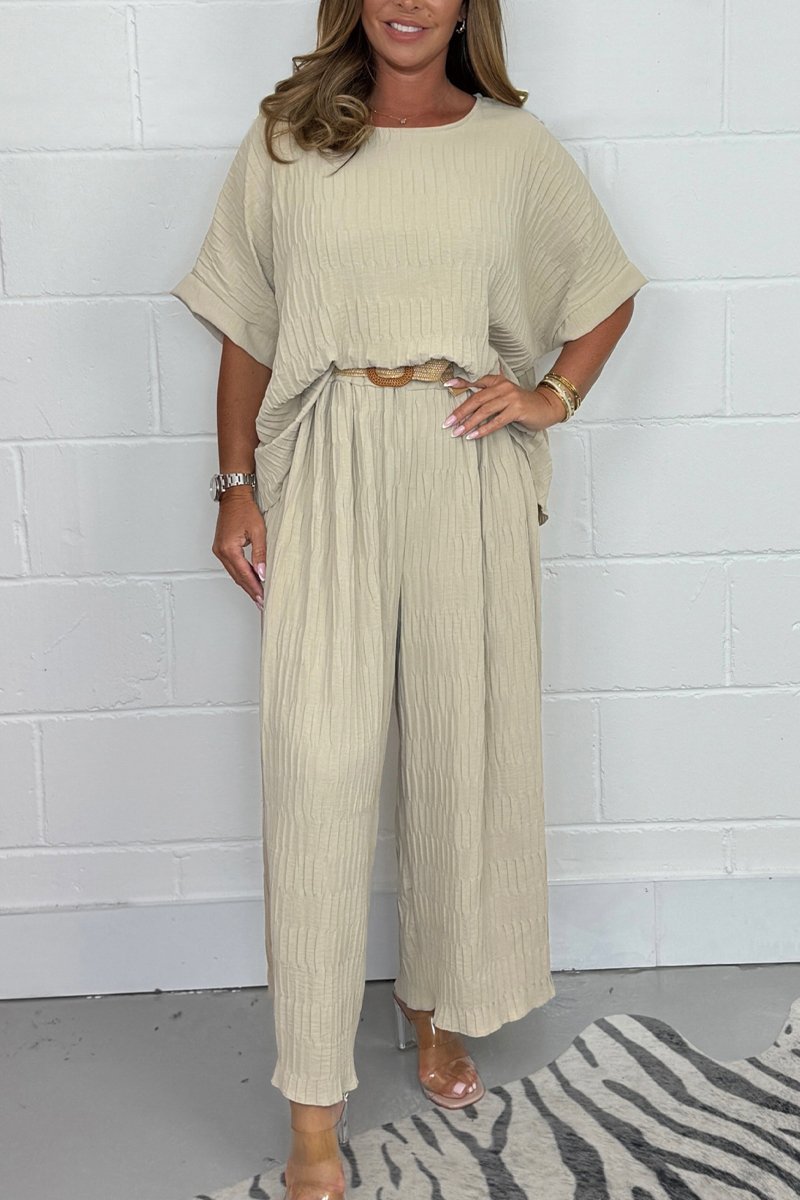 Conjunto Femenino de Top Plisado y Pantalón con Cinturón