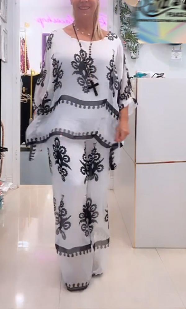 Conjunto Femenino Estampado de Dos Piezas