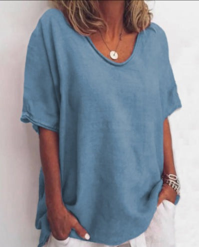 Camiseta femenina de talla grande de manga corta con escote en V