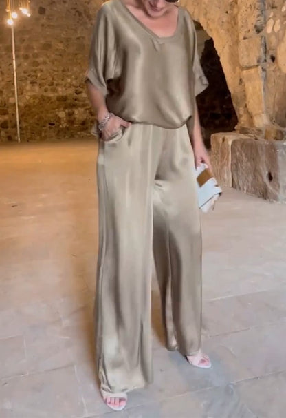 Conjunto de Cetim con Escote en V de Dos Piezas