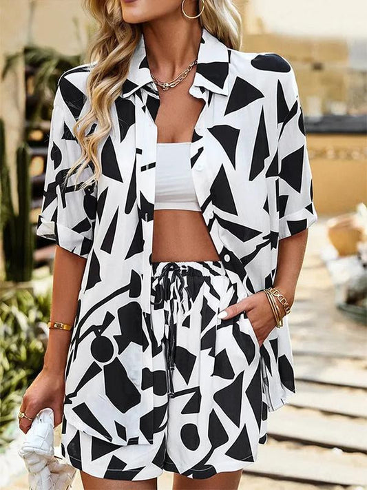 Conjunto de Dos Piezas con Camisa Suelta Estampada y Shorts