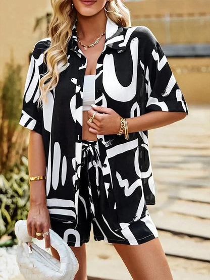 Conjunto de Dos Piezas con Camisa Suelta Estampada y Shorts