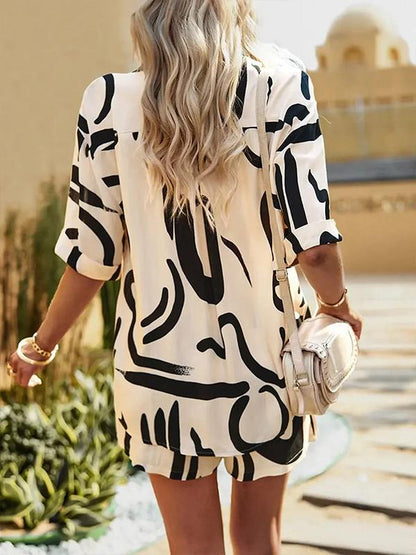 Conjunto de Dos Piezas con Camisa Suelta Estampada y Shorts