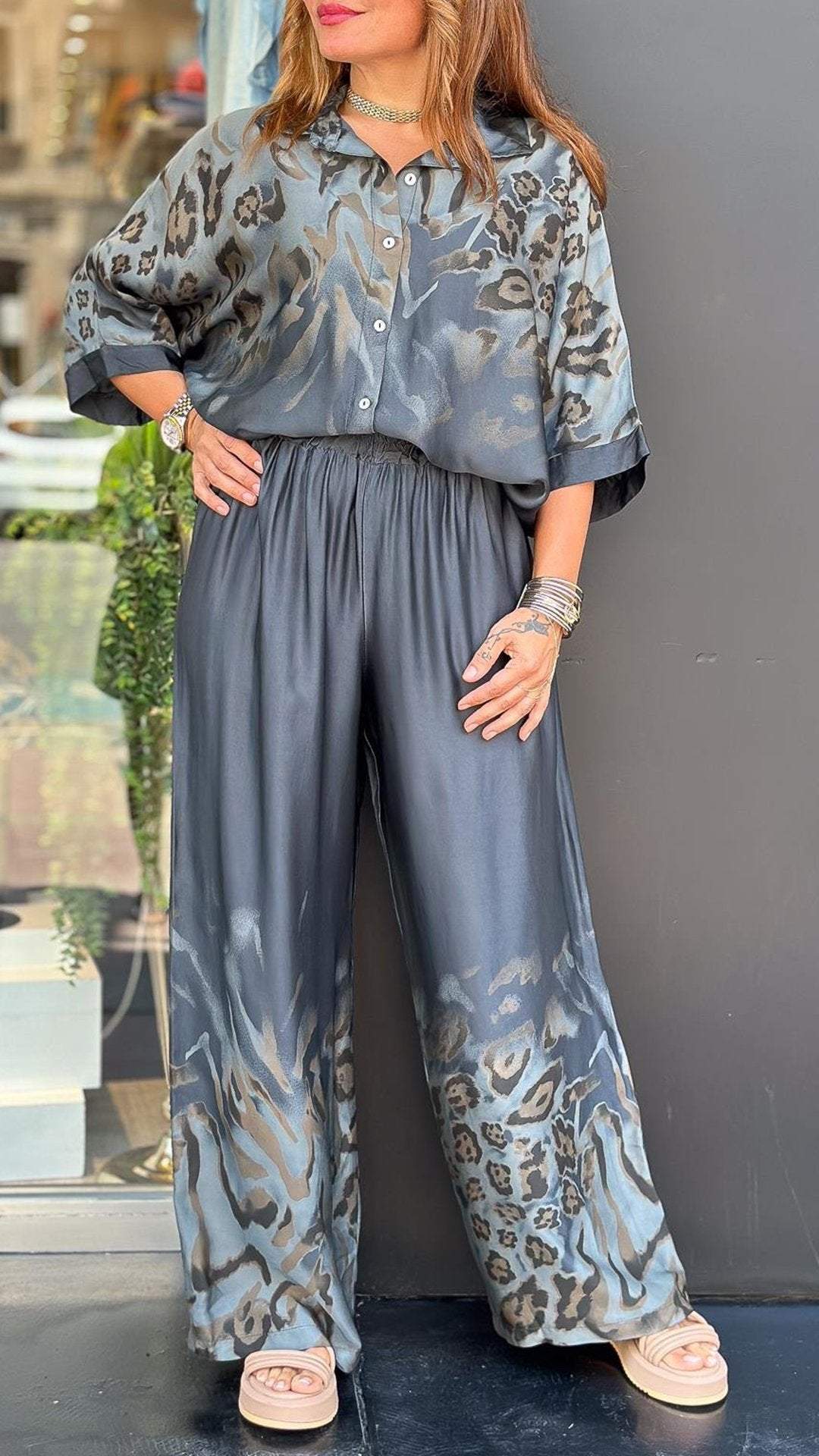 Conjunto Femenino Casual con Solapa y Estampado de Leopardo Gradiente