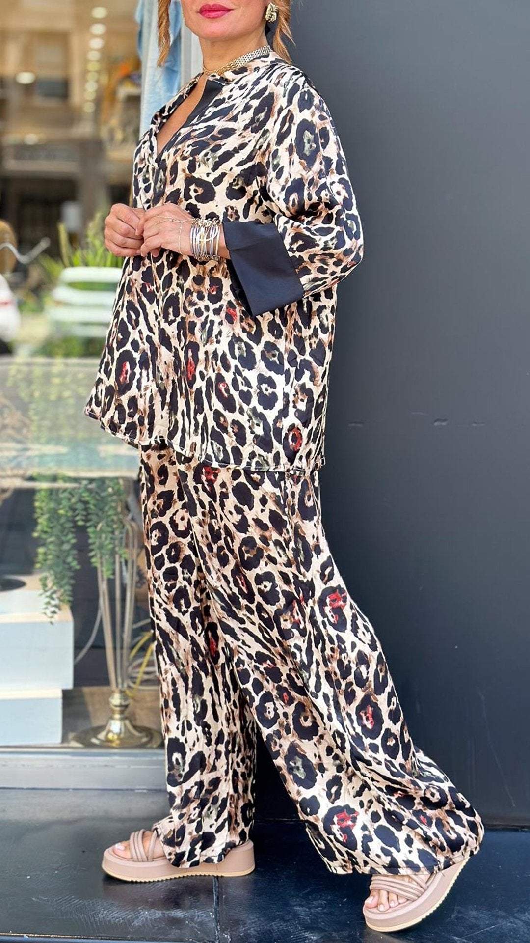 Conjunto Femenino Casual con Solapa y Manga Media con Estampado de Leopardo