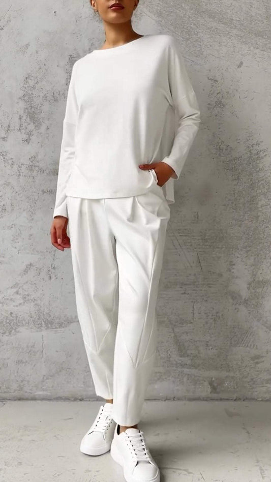 Conjunto Femenino Confortable con Cuello Redondo y Diseño con Abertura