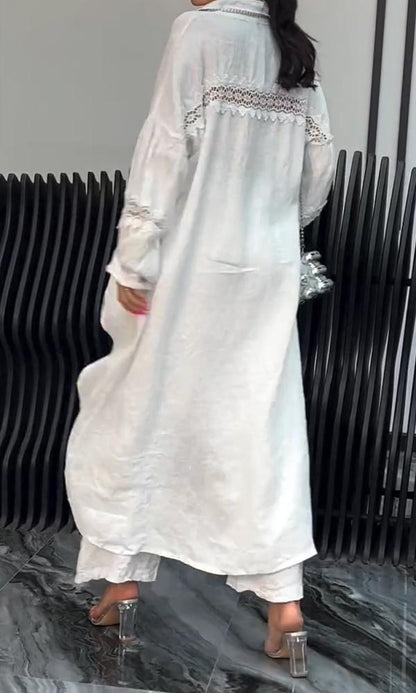 Conjunto Femenino de Camisa con Corte en la Espalda y Pantalones de Lino de Dos Piezas
