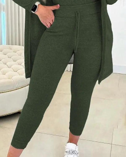 Conjunto Femenino de Regata con Cuello Redondo y Pantalón con Cordón y Chaqueta