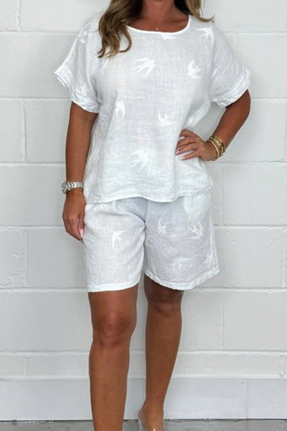 Conjunto Femenino de Top Estampado con Pájaros y Shorts de Lino