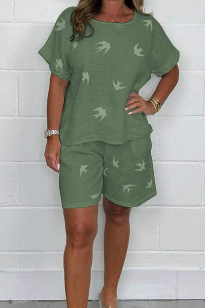 Conjunto Femenino de Top Estampado con Pájaros y Shorts de Lino